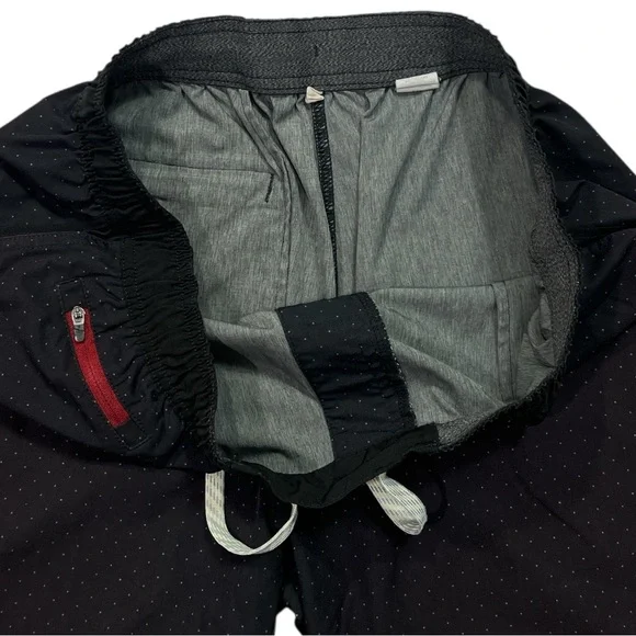 Vuori Mens 7” Banks Shorts size XL in Black Microdot - Picture 7 of 9